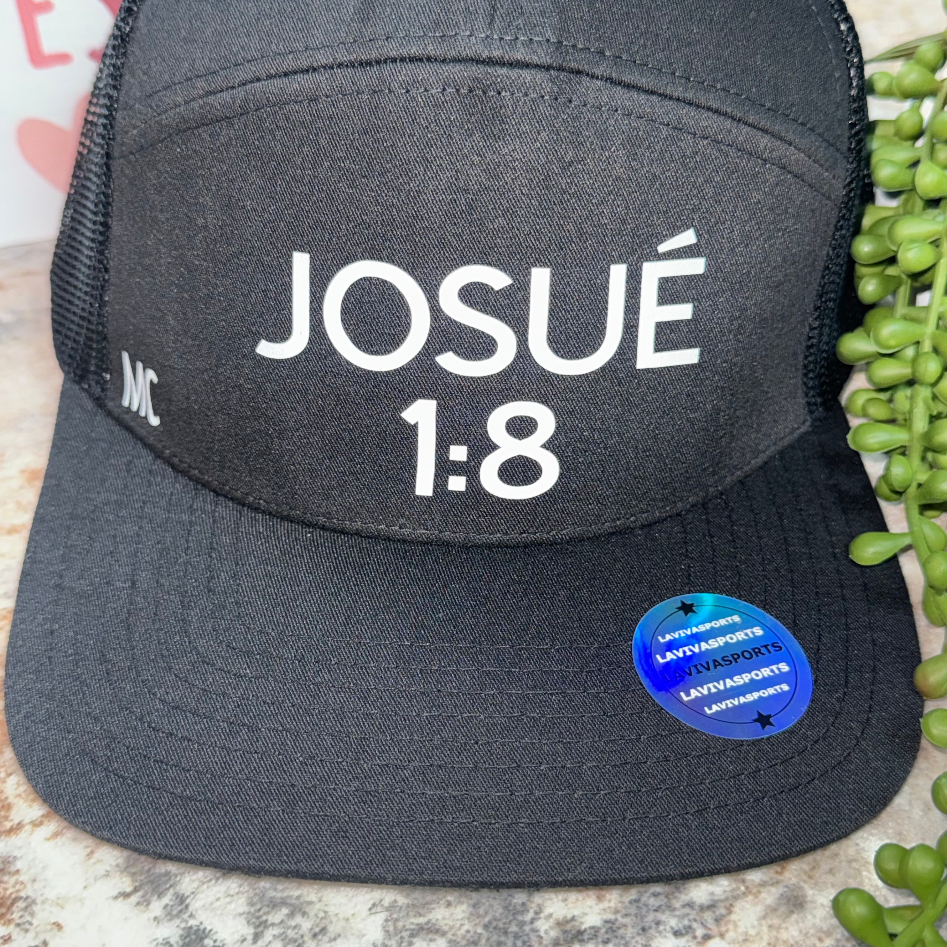 Gorra Trucker Cristiana – Josué 1:8 | Personalizada