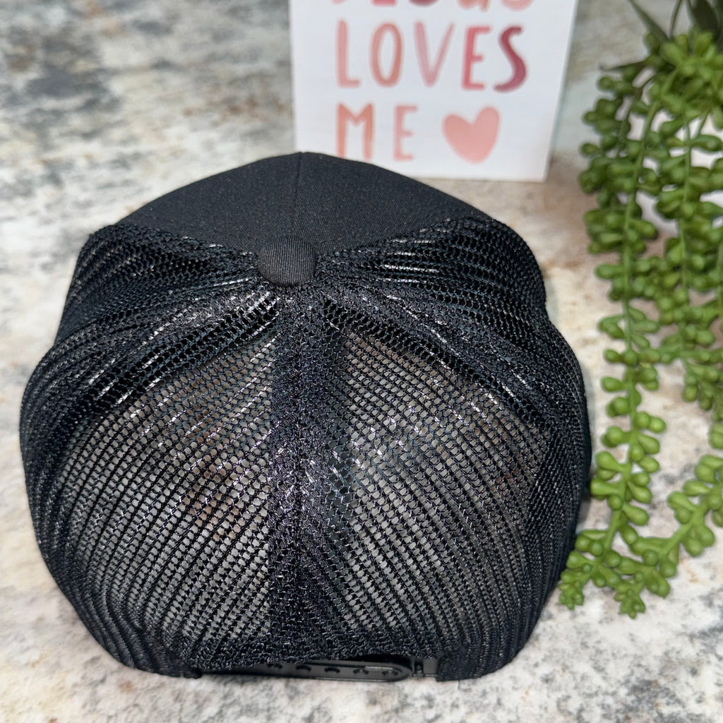 Gorra Trucker Cristiana – Josué 1:8 | Personalizada